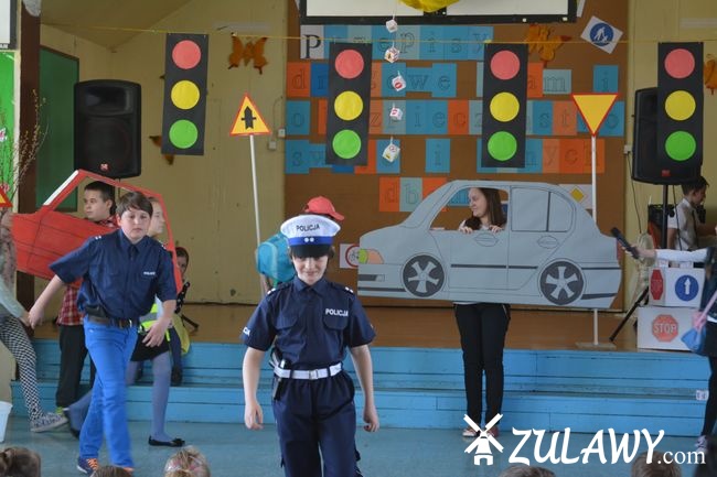 Policjanci na premierze szkolnego spektaklu o bezpieczestwie na drodze, fot. 7