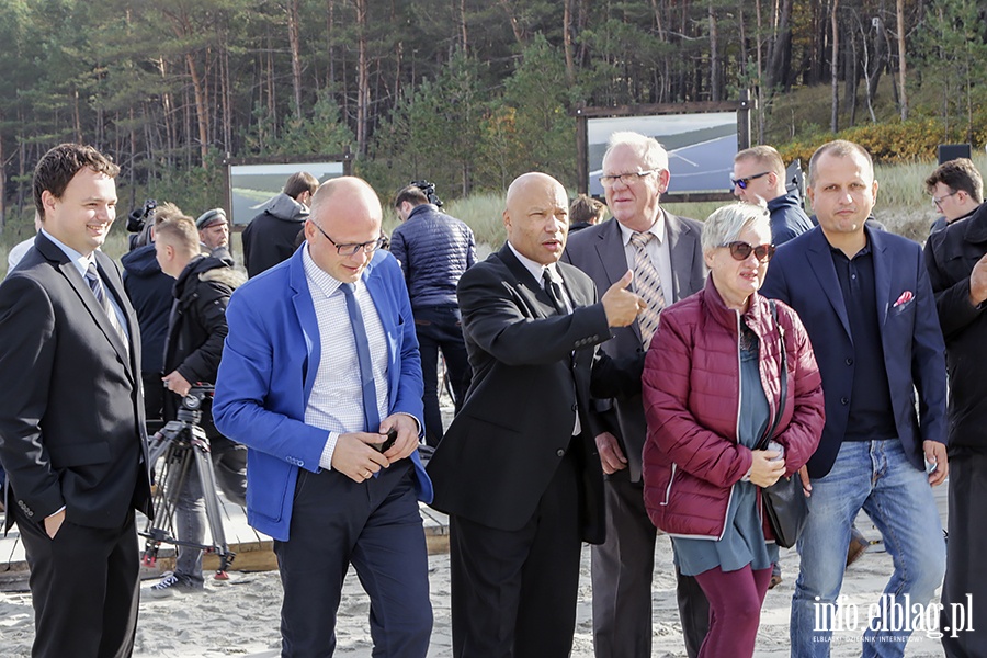 Wizyta Kaczyskiego na Mierzei. Wkopanie supka wytyczajcego przebieg kanau na Mierzei, fot. 13