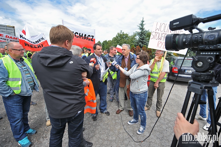 Blokada drogi krajowej nr 7 w Kiezmarku. Protest rybakw, fot. 4