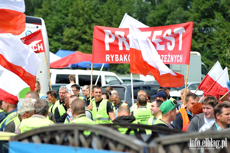 Blokada drogi krajowej nr 7 w Kiezmarku. Protest rybakw, fot. 17
