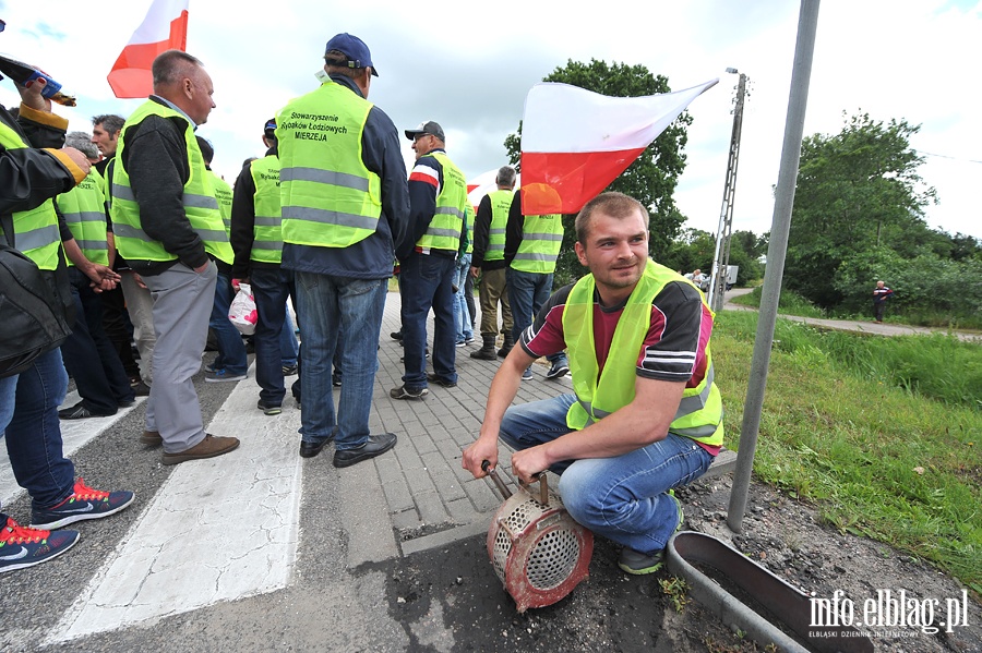 Blokada drogi krajowej nr 7 w Kiezmarku. Protest rybakw, fot. 35